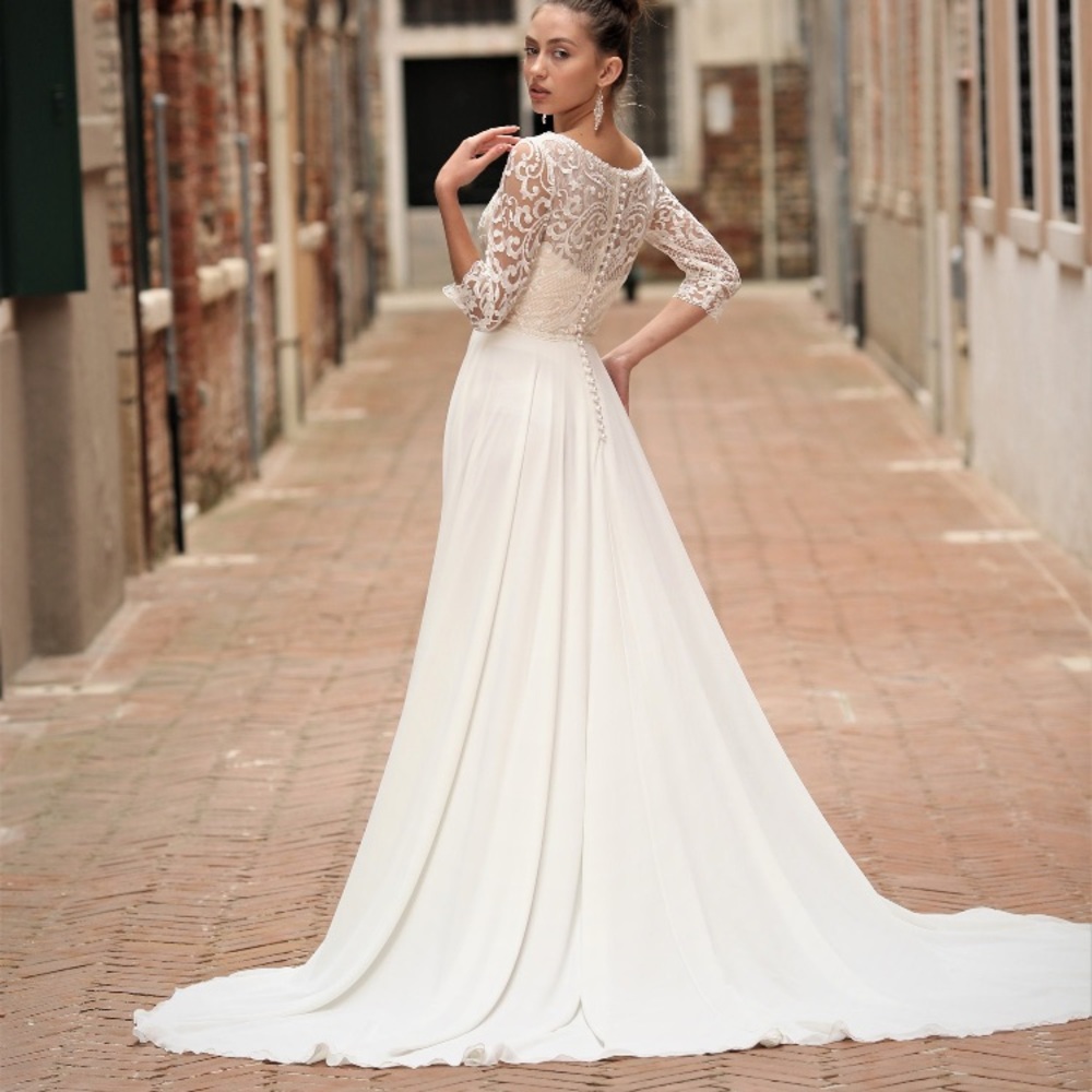 Wedding Dress NWOT never worn